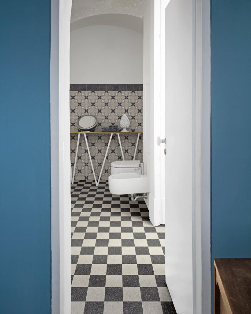 DESIGN SCAGLIE WHITE + BLACK + TAPPETO 9