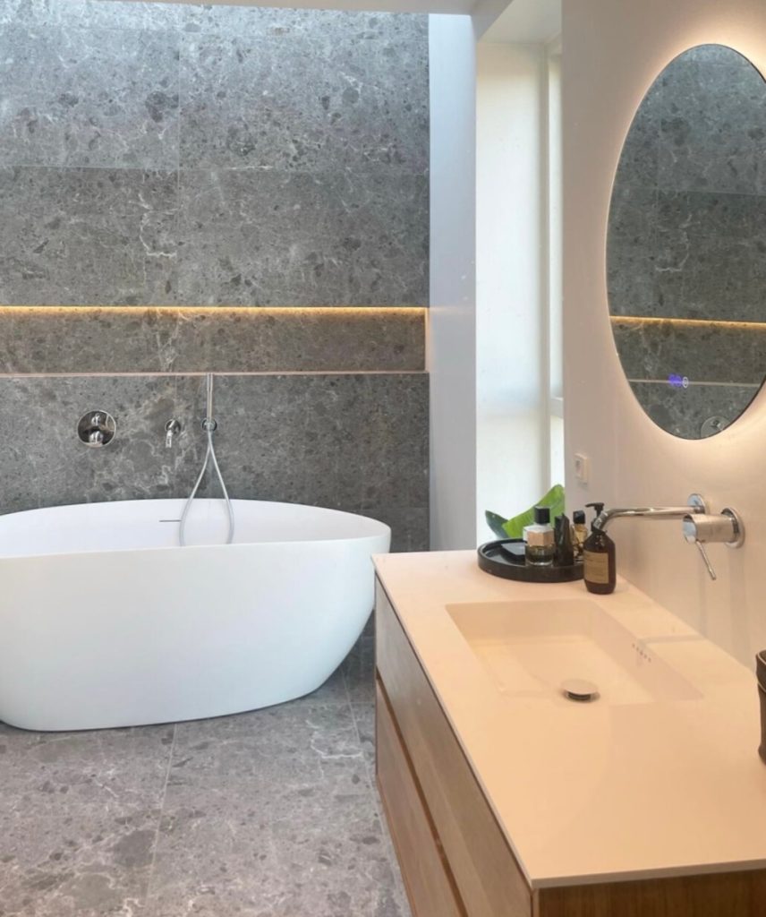 NEWSTONE GRIS NATURALE- Foto: @villakjaerhansen