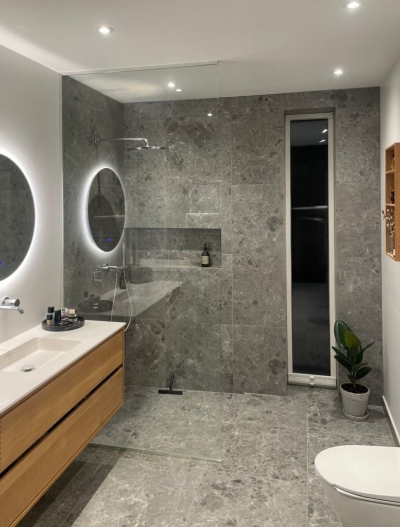 NEWSTONE GRIS NATURALE- Foto: @villakjaerhansen