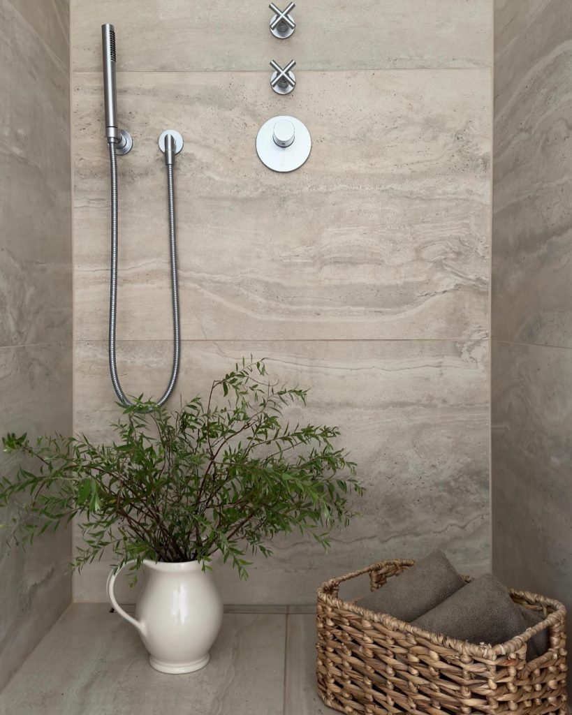 TRAVER2 BEIGE LAPPATO - Foto: @michele.quade