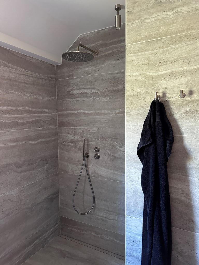 TRAVER2 GRIGIO NATURALE - Foto: @sines___ 2